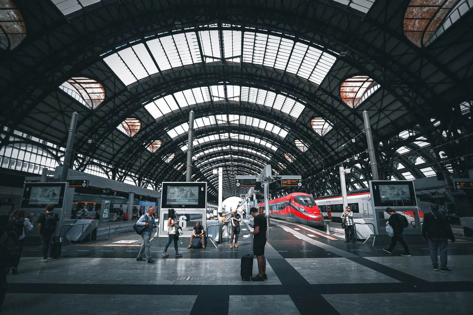 Milano Centrale, above the Tunnel club (near Tunnel)