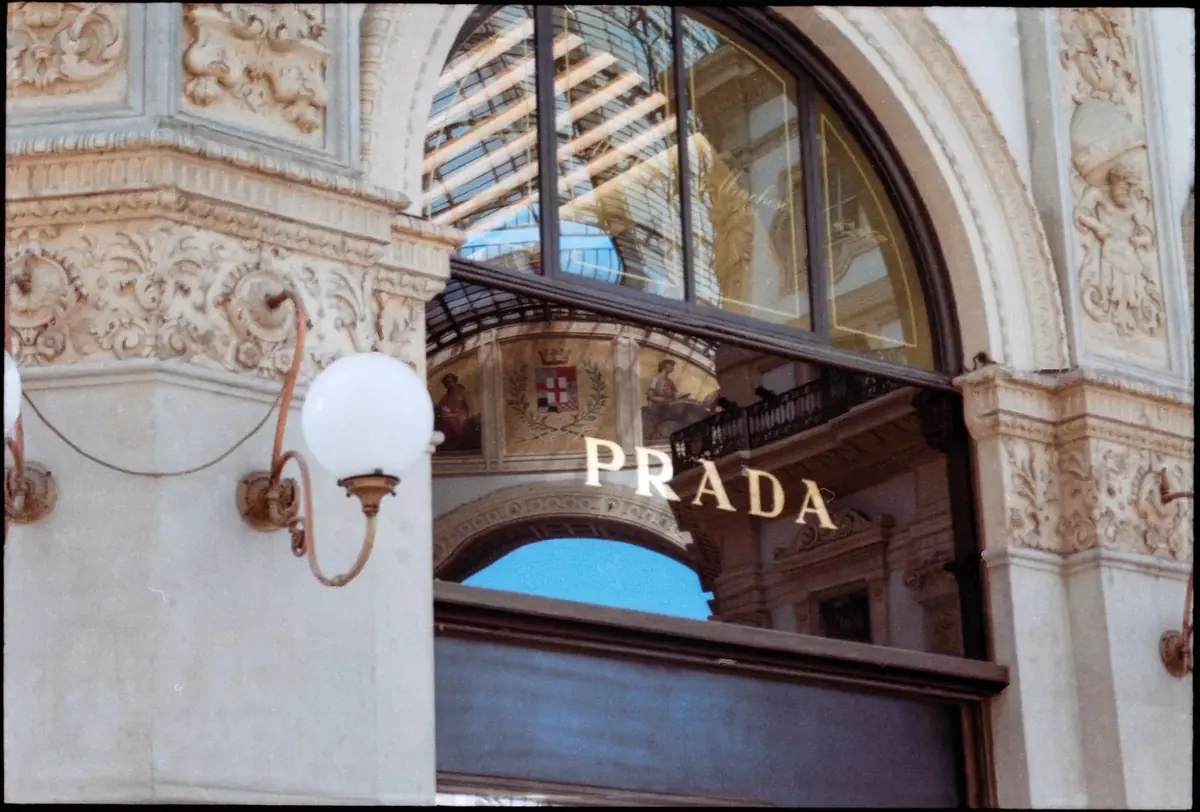 Milan Fashion District Walk thumbnail 2