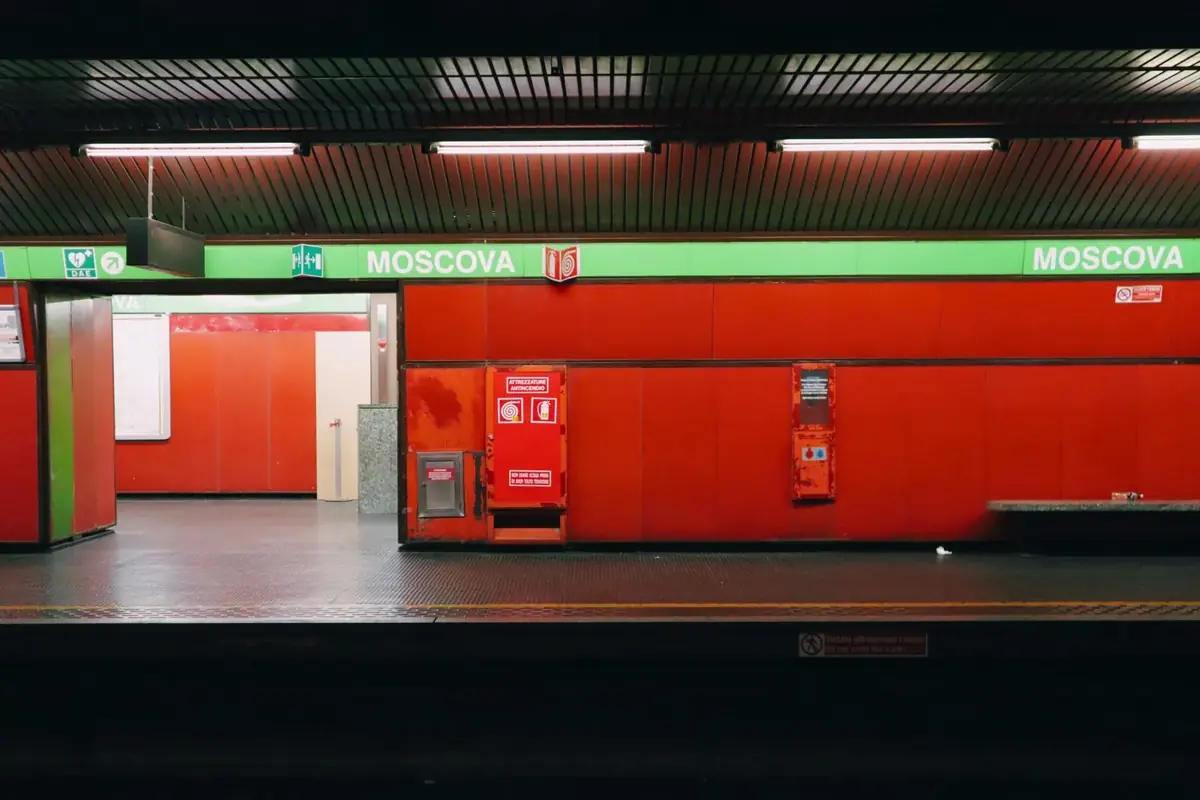 Moscova metro station (near Piz Moscova)