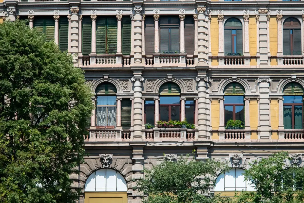 A neoclassical façade in Milan (near Osteria dell'Acquabella)