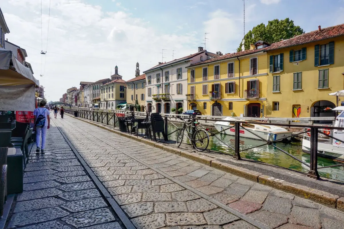 The towpath along the Naviglio Grande