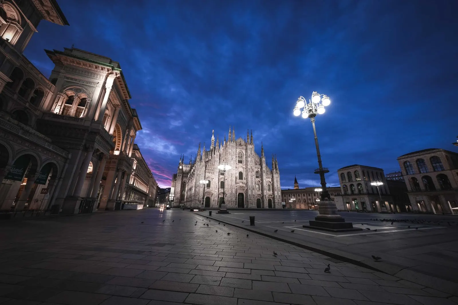 Piazza del Duomo at night
