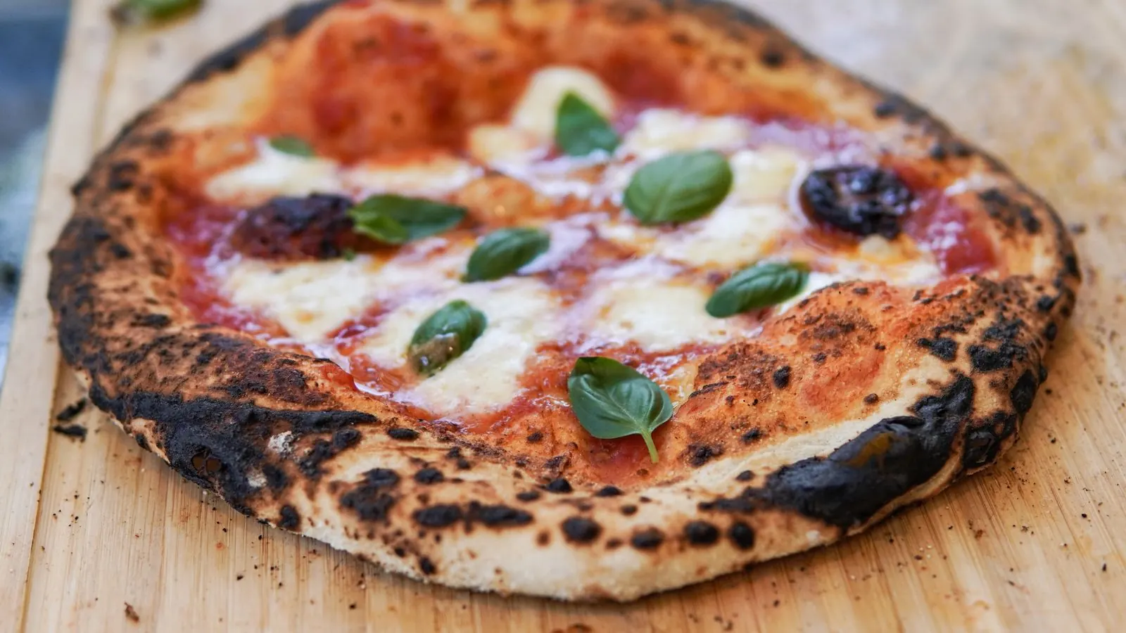 Wood-fired Margherita with basil